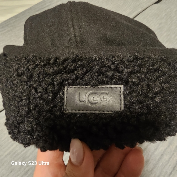 Ugg cap/hat - Picture 2 of 5